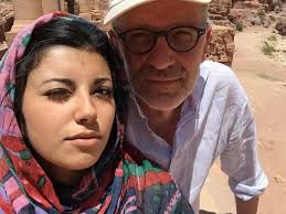 Телеведущий, актёр, режиссёр, журналист, четырёхкратный лауреат премии тэфи александр гордон входит в число самых популярных медийных персон россии. Molodaya Zhena Aleksandra Gordona Priznalas Chto Ustala Ot Detej