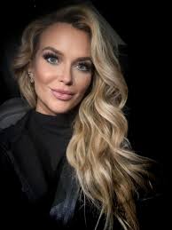 🎶 S-A-T-U-R-D-A-Y…NIGHT🎶 (And I don't have to set an alarm 🤭)