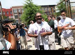 METS Manager Jerry Manuel Mayor Michael Bloomberg is joined by METS Manager  Jerry Manuel and players Angel Pagan & R.A. Dickey at the Pleasant Village  Community Garden