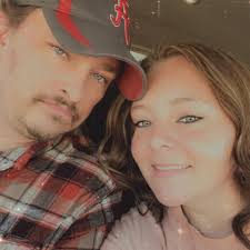 Who makes custom birthday cakes that can do it by Saturday