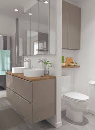 Dans Cette Salle De Bains Epuree Pour Preserver Un Peu D Intimite Les Toilettes Son Amenagement Salle De Bain Idee Salle De Bain Salle De Bains Double Vasque