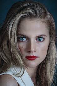 Lauren Bray's Instagram, Twitter & Facebook