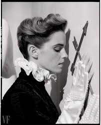 De quelle taille et combien pèsent jan hofer? Cristobal Balenciaga C Pleasurephoto