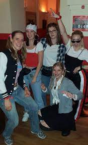 90er party outfit 90er outfit 90er jahre mottoparty 20er stil schwedinnen outfits ideen frauen party kleider kurz kleid party 90er jahre mode. 90er Motto Party Fitness Fashion Fascination 90er Party Outfit 90er Kostum 90er Mottoparty