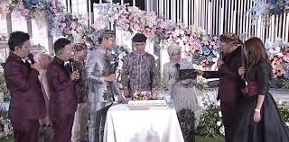 Memperlihatkan video singkat keduanya hadir dalam sebuah acara yang dipandu tukul arwana, lesti kejora berseloroh ingin menjadi teman hidup rizky billar. Dwwikojttmawbm