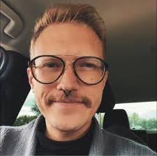 What is the origin of the sayings 'shit like a goose' and 'piss like a  racehorse'?