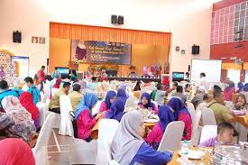 Perkecambahan dimulai dengan masuknya air ke dalam biji dan berakhir masa dormasi pada biji atau ditandai dengan munculnya akar dan batang pertama kali. Jabatan Kebajikan Masyarakat