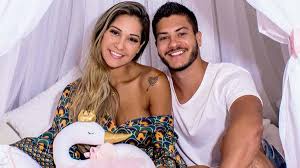 Mayra cardi contou tudo em entrevista reveladora para o jornalista leo dias, do fofocalizando, e controu sobre as polêmicas que a envolveram nos últimos dias. Mayra Cardi Confesses That She Didn T Stop Loving Arthur Aguiar After A Troubled Separation Newswep