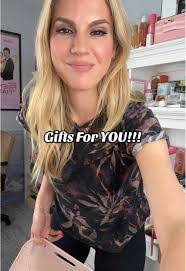 Kelly Fultz's Instagram, Twitter & Facebook