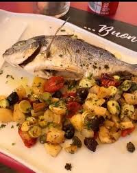 Pulite e asciugate le verdure, tagliatele a listarelle, quindi sminuzzate il prezzemolo. Orata Al Forno Con Verdure Deliziose Bild Von Le Delizie Di Carmen Alassio Tripadvisor