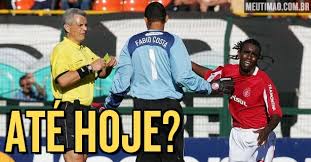 O comentarista de arbitragem do. Tinga Rebate Fabio Costa Sobre Penalti Em 2005