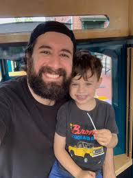 PGY-2 Spotlight: Dr. Aaron Levin-Fay, DO 📍 Hometown: Davis, CA 🎓  Undergrad: San Diego State University 🏥 Med School: Touro  University–Nevada Why PM&R? “Physiatry is the most rewarding field in  medicine. We