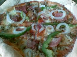 Slices are big enough for you to fold and eat like they do in ny. Pizza War Mamma Maria Pizzeria Vs Calda Pizza What S On In General Santos City