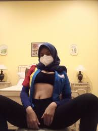 Vicoletta explores her keinginan - hijab squirt petualangan