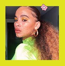 However, some who have no clue how to accentuate the positive attributes of their round face ends up making their features look. 25 Long Curly Hairstyles For 2021 Easy Curly Hair Tutorials