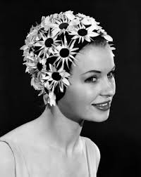 Photo Mug (11 oz) of Clothing Beach: Daisy Bold. A bright cap highlighted  with large white daisy petals