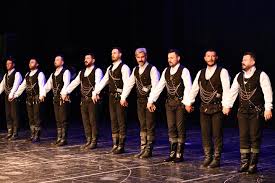 Samsun Büyükşehir Belediyesi | Ezgileriyle, hareketleriyle, sözüyle bizim  olan; Anadolu'yu anlatan Halk Oyunlarımız.. 📌Büyükşehir Belediyesi  Konservatuarı, Halk Dansları... | Instagram