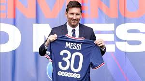 Das abbild zeigt, wie messi sein trikot während des el clasico 2017 hochhielt, als barça gegen real madrid gewann. O7k4suw 7joipm