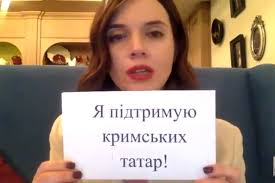 Яніна соколова і євген клопотенко готують гаспачо, варення з помідорів та салат капрезе із соусом песто. Yanina Sokolova Prisoedinilas K Fleshmobu V Podderzhku Krymskih Tatar Telekanal Atr