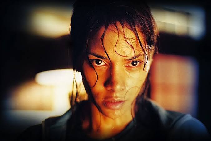 Gothika movie review & film summary