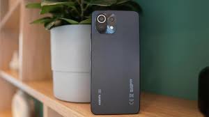 It runs with android 11, miui 12 operating system. Q0mvyudzsc7tnm