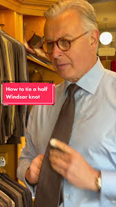 How to Tie a Half Windsor Knot