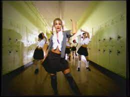 Britney spearsによって…baby one more timeための歌詞の日本語訳. Britney Spears Hit Baby One More Time Turns 20