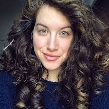 3 Techniques to Refresh Naturally Curly Hair to Extend Washday