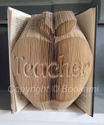 Apple For The Teacher Bool Folding Pattern Https Www Etsy Com Uk Shop Boo Book Folding Patterns Book Folding Patterns Free Book Folding Patterns Templates