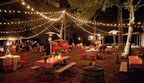 Fiesta en jardin de noche. Ideas Para Decorar Un Jardin De Noche Para Una Boda Bbq Party Decorations Outdoor Wedding Backyard Bbq