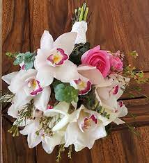 One Of My Favourite Orchids Is The Cymbidium I M Not Brave Enough To Grow It I Hear From Experts That It Doesn T Do Well In Mumb Orchids Happy Wedding Bloom
