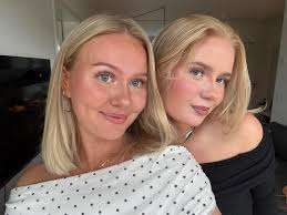 Jeg søger et pænt og hyggeligt værelse i kbh K, V, Ø, N . Det må gerne være  let Møbleret med seng , bord og stol, gardin. Adgang til køkken og bad