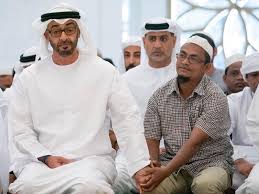 ورأى المغردون أيضاً بأن صاحب السمو الشيخ محمد بن زايد آل نهيان، خير خلف لخير سلف. ÙˆÙ„ÙŠ Ø¹Ù‡Ø¯ Ø£Ø¨ÙˆØ¸Ø¨ÙŠ Ù‚Ø¯ÙˆØ© ÙÙŠ Ø§Ù„Ø£Ø®Ù„Ø§Ù‚ ÙˆØ§Ù„ØªÙˆØ§Ø¶Ø¹ ØµØ­ÙŠÙØ© Ø§Ù„Ø®Ù„ÙŠØ¬