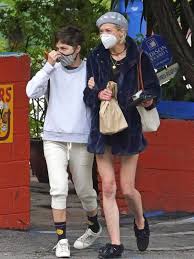 Actress selma blair, known for roles in cruel intentions and legally blonde, announced she is battling ms. Selma Blair Spotted Amid Ms Battle Daily Mercury