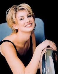 Faith Hill Pictures At Fanpix Net Faith Hill Hairstyles Short Hair Styles Short Hair Pictures
