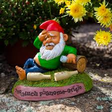 It is typically presented as a figurate that wears a pointy hat and is usually found in the lawns of the german household. Auswahl Witzige Gartenzwerge Lustig Gartenfigur Modern Geschenk Gartendeko Ebay