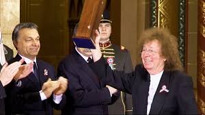 Az első években festőművészek, színészek, rendezők, írók mellett biológusok, kémikusok, vájárok, esztergályosok. Demjen A Kossuth Dijat Nem Vettem Volna At Gyurcsanytol Indavideo Hu