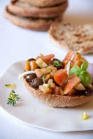 Fresella Urbana Con Pomodori Olive Taggiasche E Olio Al Timo E Basilico Kitchen In The City