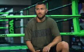 Довольно забавный беглый анализ боя ломаченко выдал отец и тренер теофимо лопеса Kak Vasilij Lomachenko Gotovitsya K Poedinkam