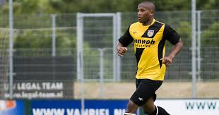 Houd bij het kiezen van de bedrukking rekening met de transfermarkt. Van Linksback Naar Tattoo Artiest Loopt Fantastisch Tweede Vestiging Op Komst Voetbalprimeur Nl