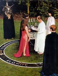 Pin By Jacqueline On Creepy Girlѕ Clyv Witchcraft Occult Wiccan Wedding