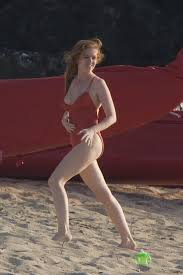 Isla Fisher desnuda - Fotos y Vídeos - ImperiodeFamosas