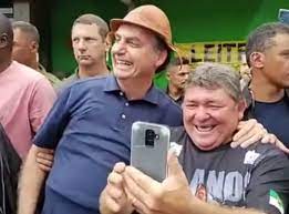 Campeonato cearense, ceará state football top division. Bolsonaro Pergunta A Apoiador Por Que Todo Cearense Tem Cabeca Grande Poder360