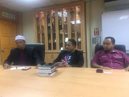 Untuk rekod, kerajaan negeri kelantan membelanjakan rm3.5 juta untuk pembelian kereta rasmi yang mana untuk menteri besar harganya adalah rm320,000 manakala bagi exco dan barisan kepemimpinan yang lain adalah rm200,000. Lawatan Kerja Dari Exco Kerajaan Negeri Kelantan Belia Sukan Institut Pengajian Sains Sosial