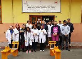 Proje hakkında bilgi veren yenice esnaf ve sanatkarlar odası başkanı ve proje. Ahsap Oyuncak Yapimi Egitimi Basladi Haber