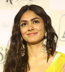 Mrunal Thakur - Wikipedia
