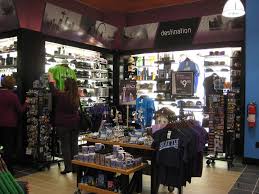 Hudson Store At Seattle Airport By Silver Star Industries Retail Design Blog Retail Design Blog Seattle Airport Retail Design