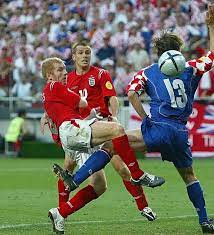 England 4 Croatia 2 In 2004 In Lisbon Paul Scholes Has Half A Chance In Group B At Euro 2004