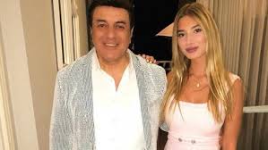 1972 yılında i̇stanbul radyosunda klasik koro'da ud çalmaya. Coskun Sabah Universite Ogrencisi Bir Kizin Mayolu Fotografi Instagram Da Olmaz Kapattirdik Instagram Ini Magazin Haberleri