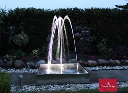 Gartenbrunnen Wasserspiele Aus Edelstahl Von Gauger Design Wasserspiele Gartenbrunnen Gartengestaltung Landsc Gartenbrunnen Wasserspiel Garten Wasserspiele